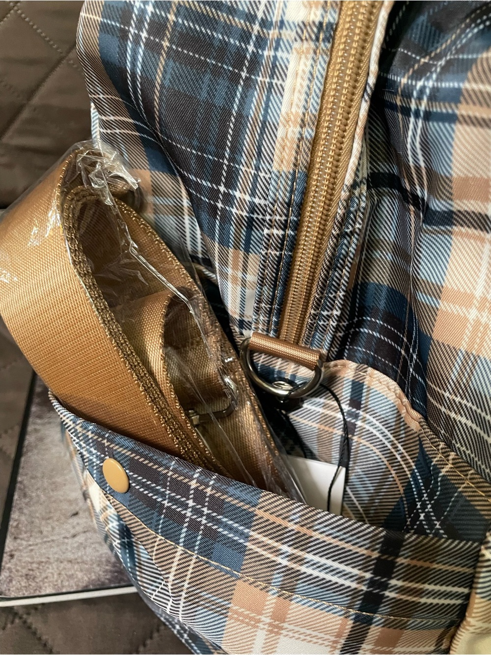 3- piece set by IHKWIP, duffel bag with makeup bag, and crossbody bag - Picture 11 of 16